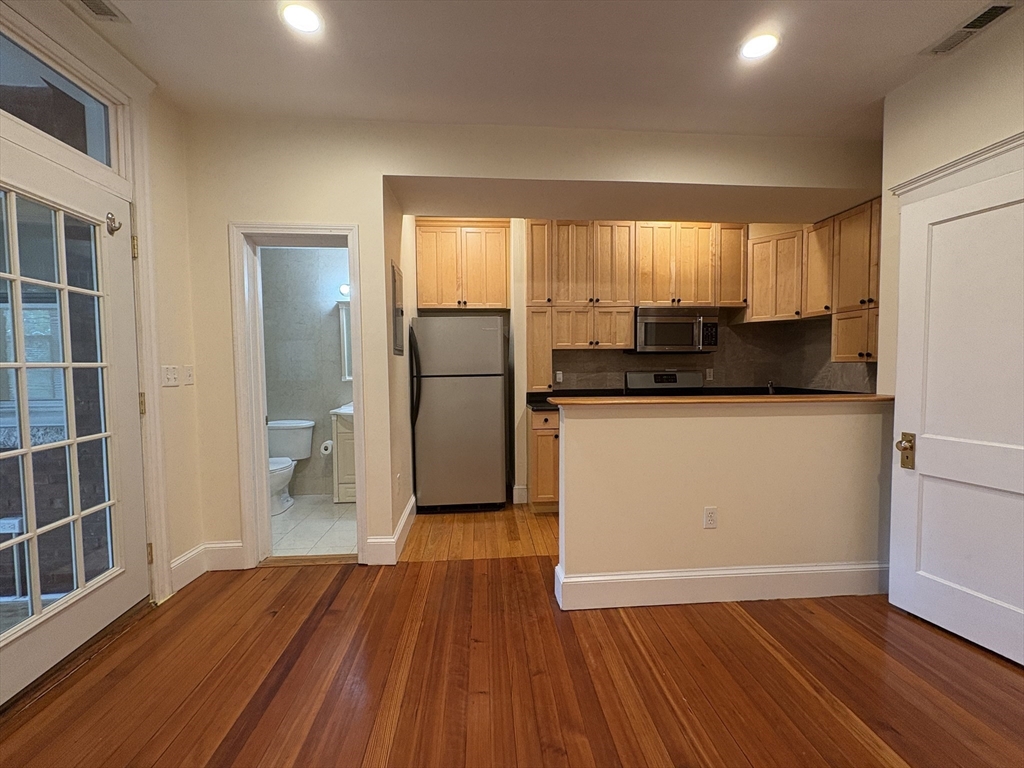 2 bed, 2 bath apartment for rent at 191 Winthrop Rd Unit 6, Brookline — photo 5 of 19