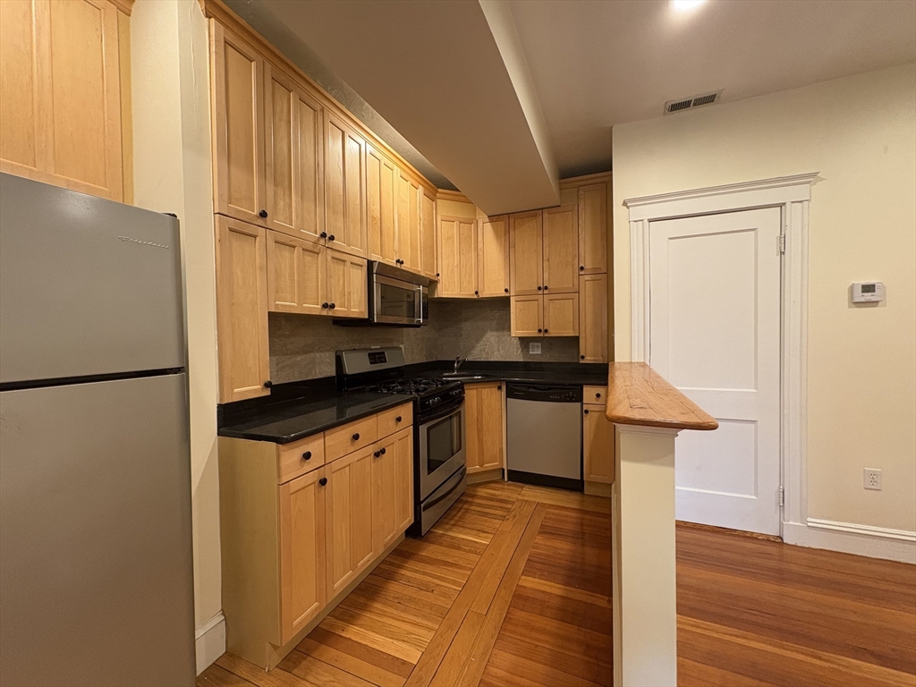 2 bed, 2 bath apartment for rent at 191 Winthrop Rd Unit 6, Brookline — photo 4 of 19