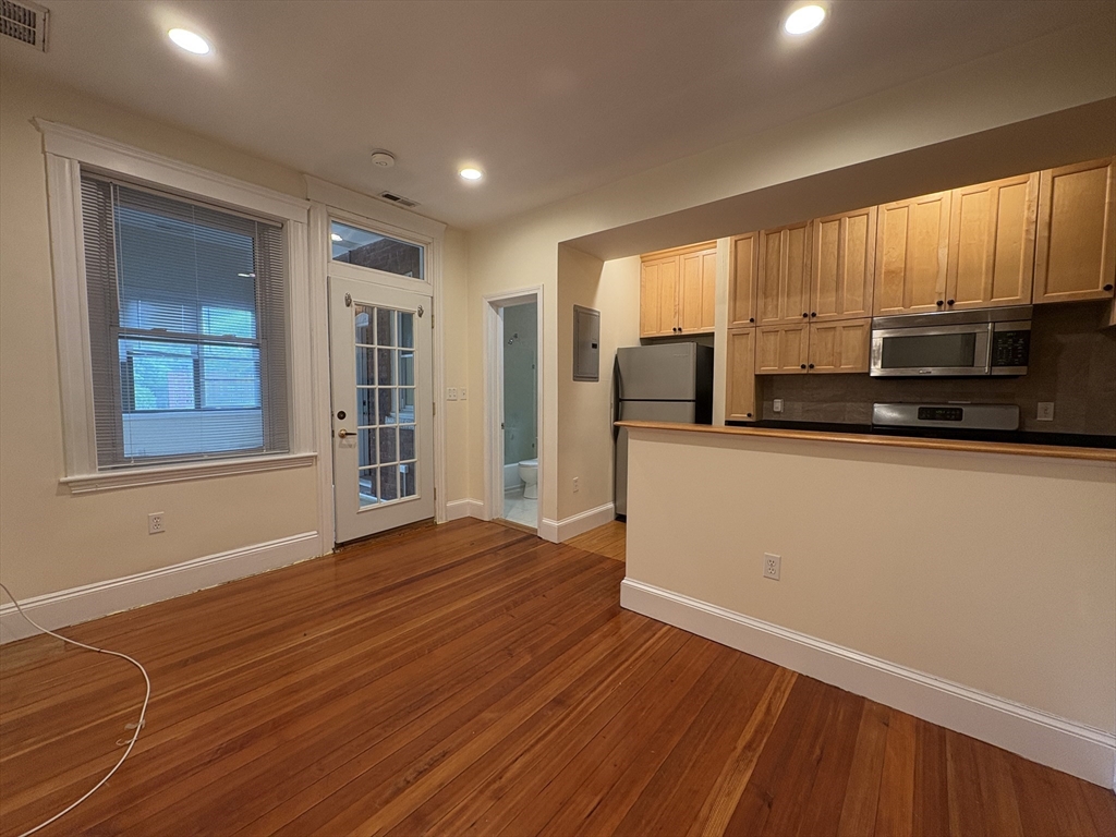 2 bed, 2 bath apartment for rent at 191 Winthrop Rd Unit 6, Brookline — photo 6 of 19