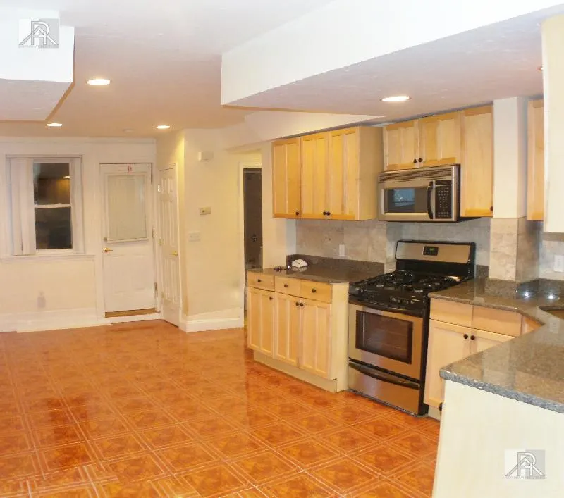 2 bed, 2 bath apartment for rent at 191 Winthrop Rd Unit 7, Aspinwall Hill — photo 2 of 24