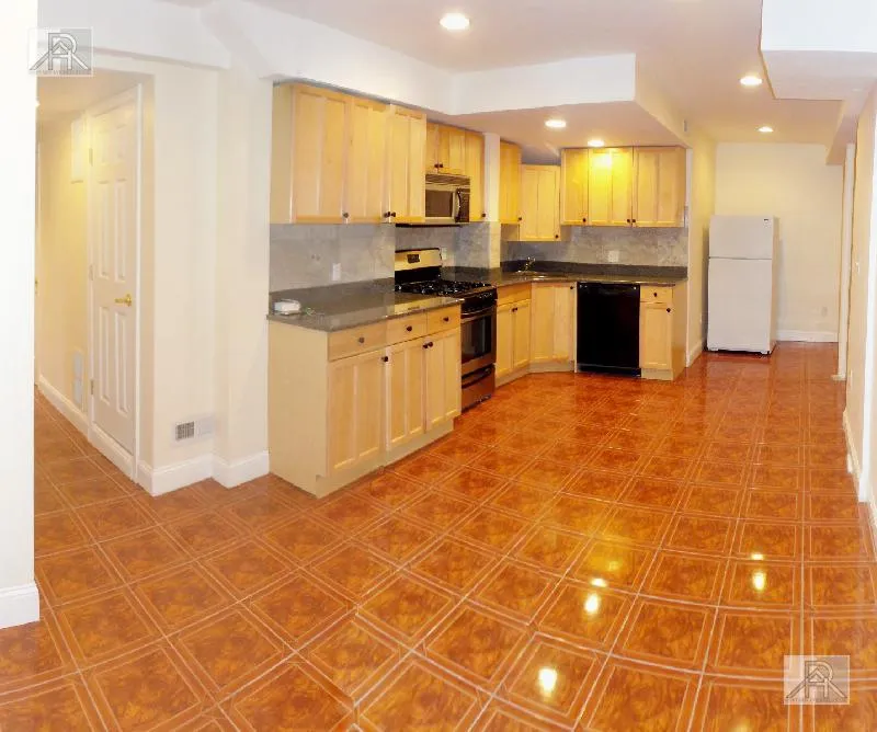 2 bed, 2 bath apartment for rent at 191 Winthrop Rd Unit 7, Aspinwall Hill — photo 1 of 24