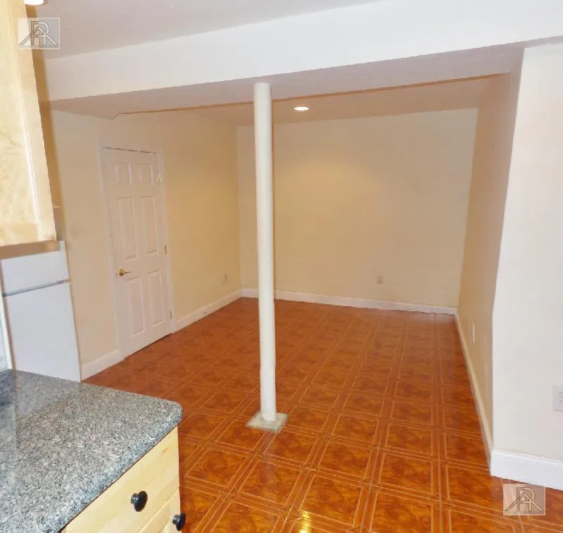 2 bed, 2 bath apartment for rent at 191 Winthrop Rd Unit 7, Aspinwall Hill — photo 3 of 24