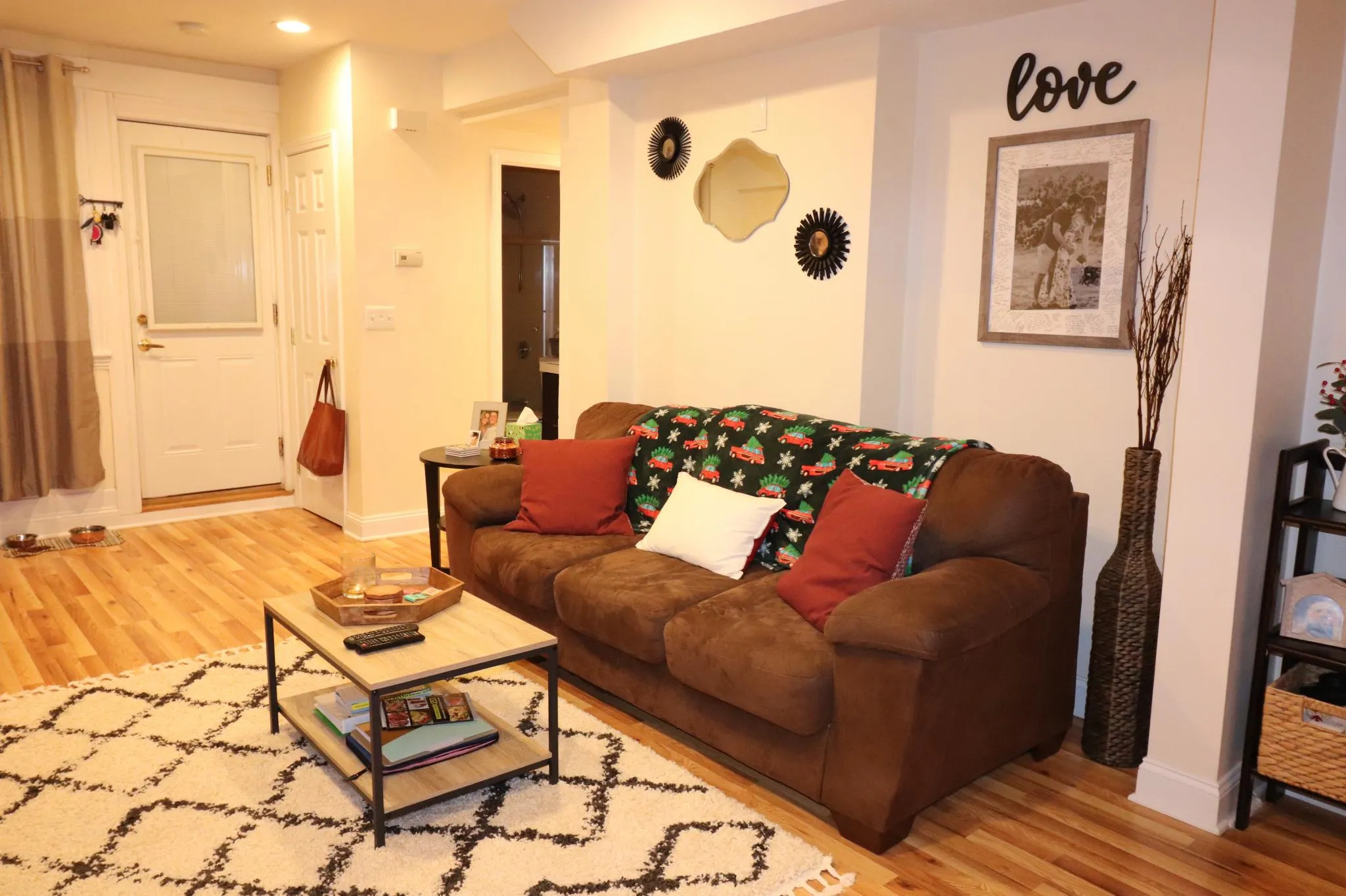 2 bed, 2 bath apartment for rent at 191 Winthrop Rd Unit 7A, Aspinwall Hill — photo 2 of 10