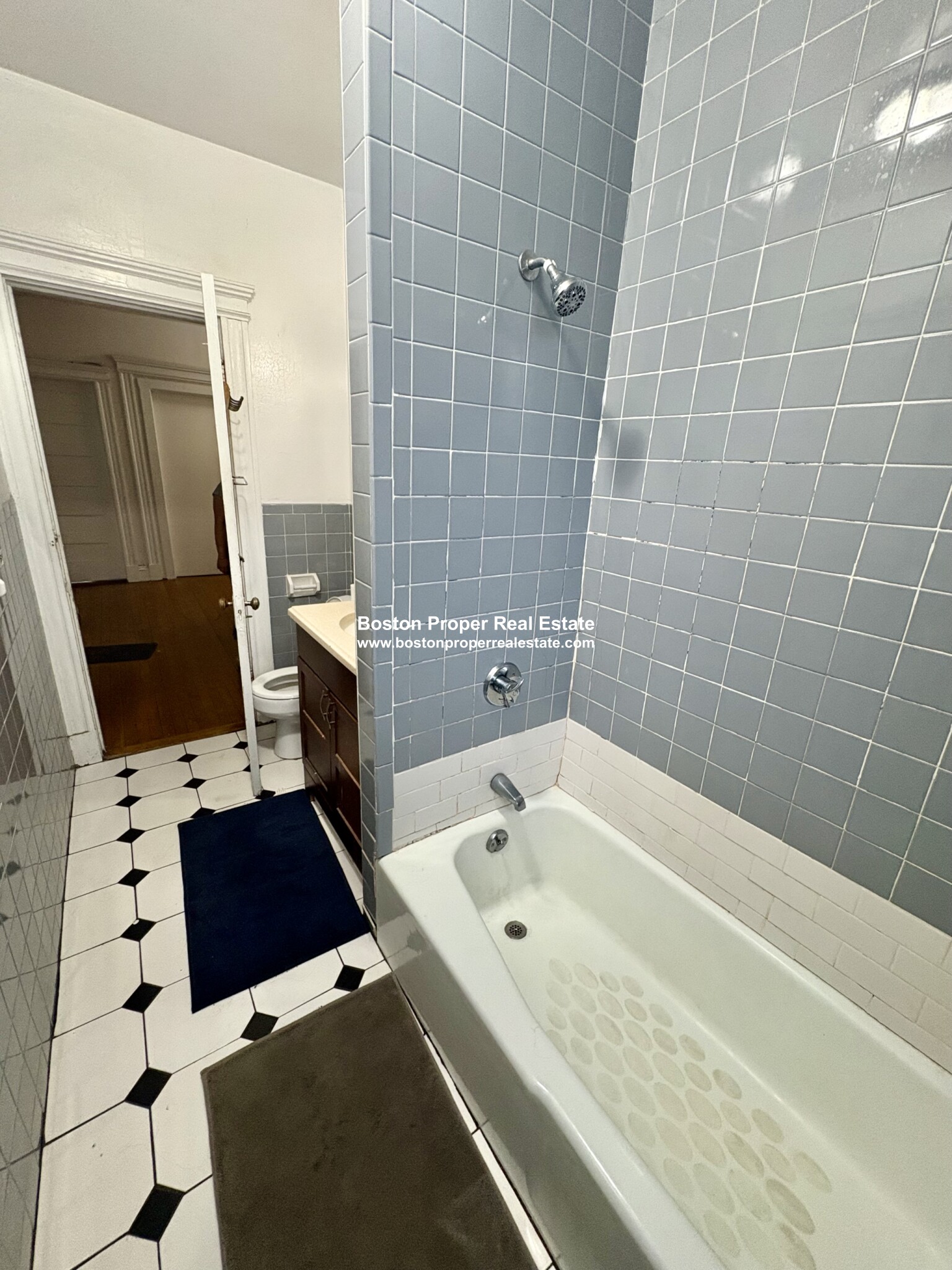 4 bed, 2 bath apartment for rent at 1911 Beacon St Unit 3, Brookline — photo 8 of 19