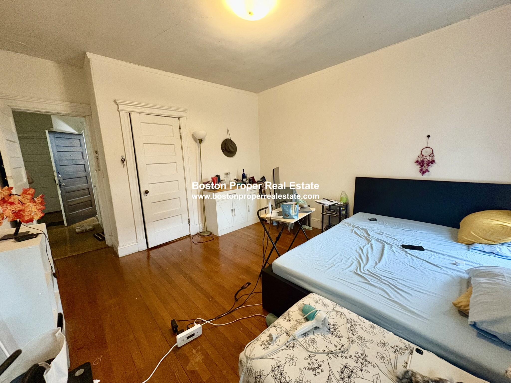 4 bed, 2 bath apartment for rent at 1911 Beacon St Unit 3, Brookline — photo 4 of 19
