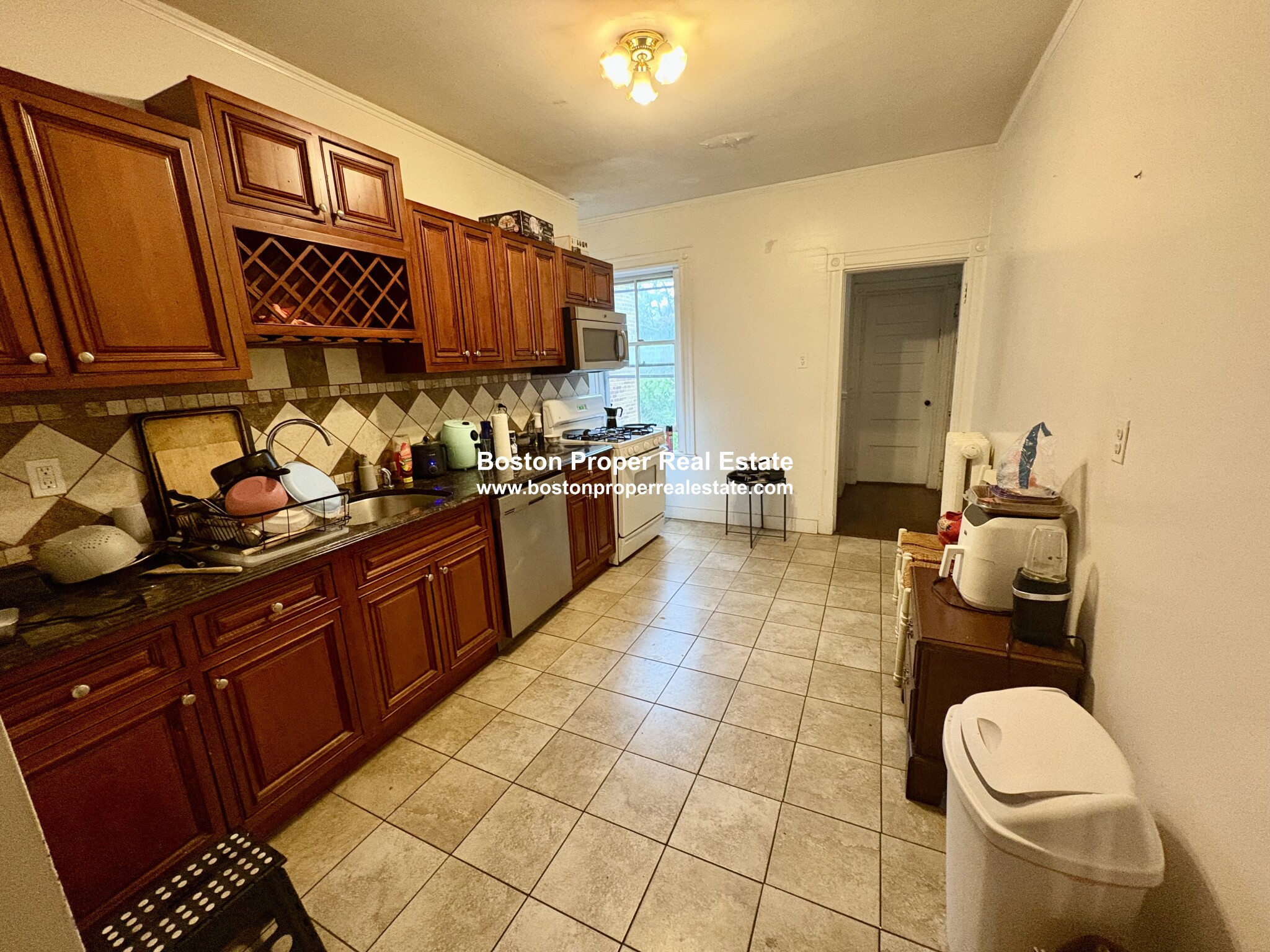 4 bed, 2 bath apartment for rent at 1911 Beacon St Unit 3, Brookline — photo 15 of 19
