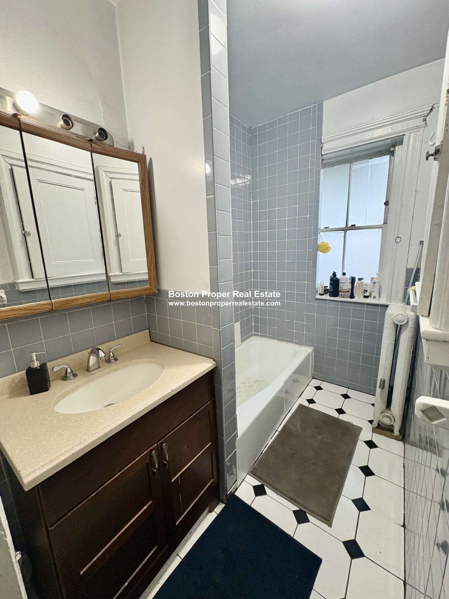 4 bed, 2 bath apartment for rent at 1911 Beacon St Unit 3, Brookline — photo 7 of 19