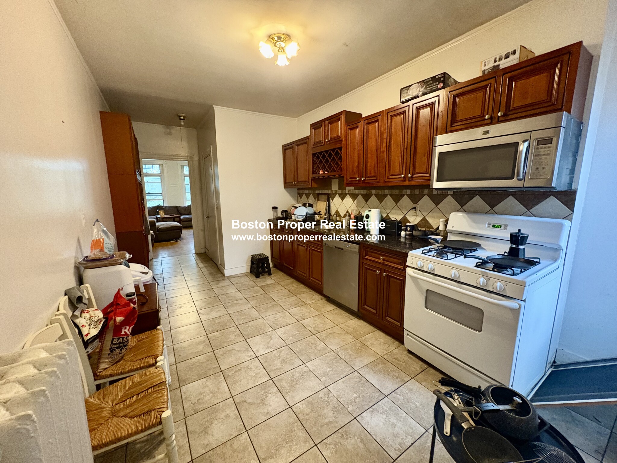 4 bed, 2 bath apartment for rent at 1911 Beacon St Unit 3, Brookline — photo 16 of 19