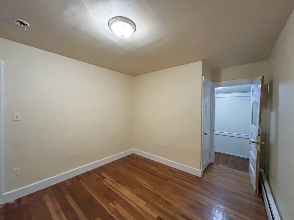 3 bed, 1 bath apartment for rent at 1911 River St Unit 2, Hyde Park — photo 4 of 16
