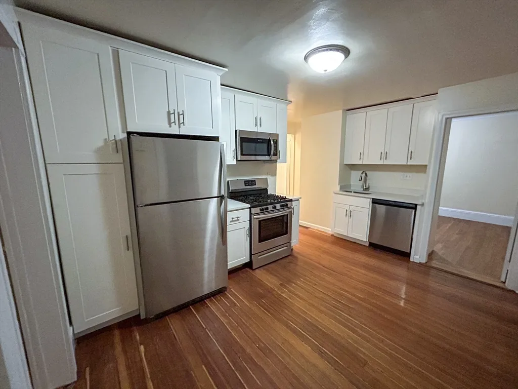 3 bed, 1 bath apartment for rent at 1911 River St Unit 2, Hyde Park — photo 1 of 16