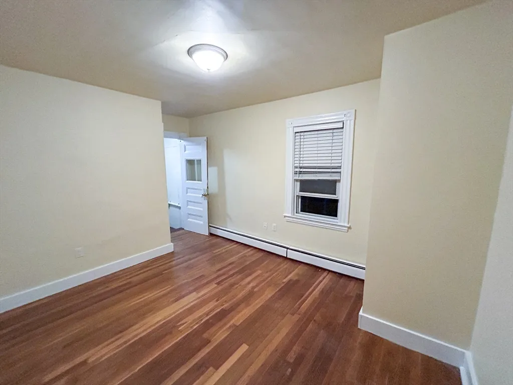 3 bed, 1 bath apartment for rent at 1911 River St Unit 2, Hyde Park — photo 5 of 16