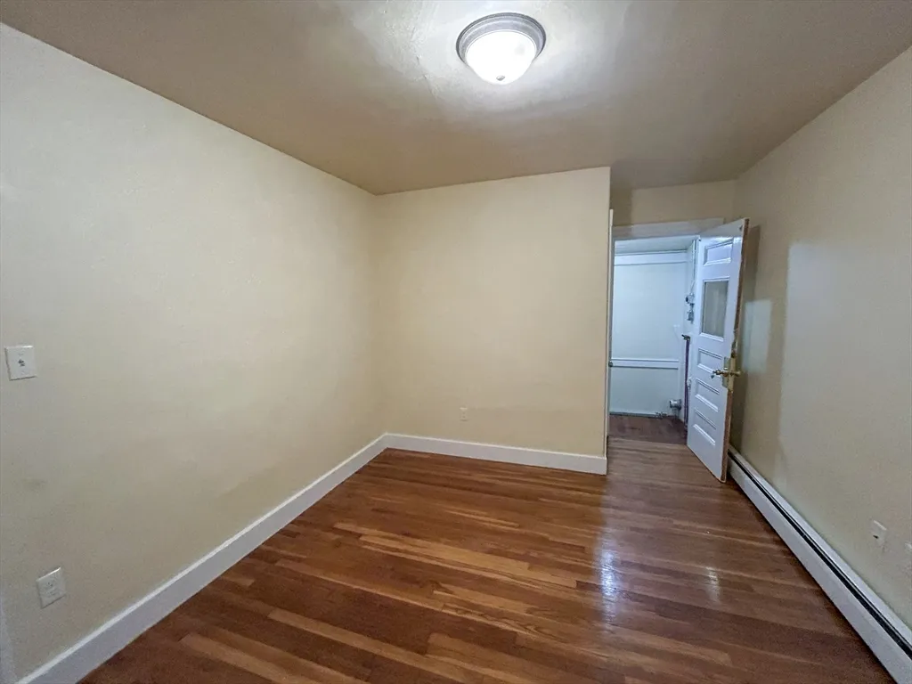 3 bed, 1 bath apartment for rent at 1911 River St Unit 2, Hyde Park — photo 6 of 16