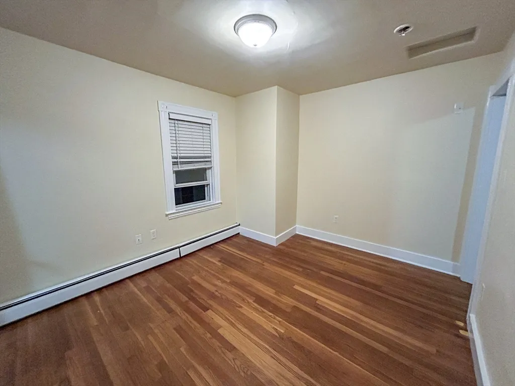 3 bed, 1 bath apartment for rent at 1911 River St Unit 2, Hyde Park — photo 3 of 16