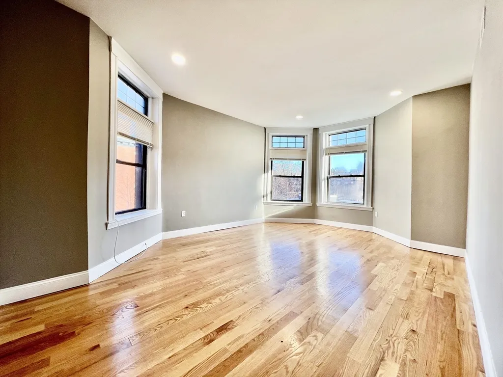 5 bed, 2 bath apartment for rent at 1914 Beacon St Unit 001, Brighton — photo 8 of 9