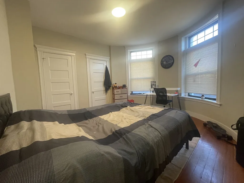 5 bed, 2 bath apartment for rent at 1914 Beacon St Unit 001, Brighton — photo 6 of 9