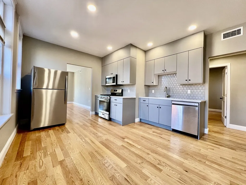 5 bed, 2 bath apartment for rent at 1914 Beacon St Unit 001, Brighton — photo 9 of 9