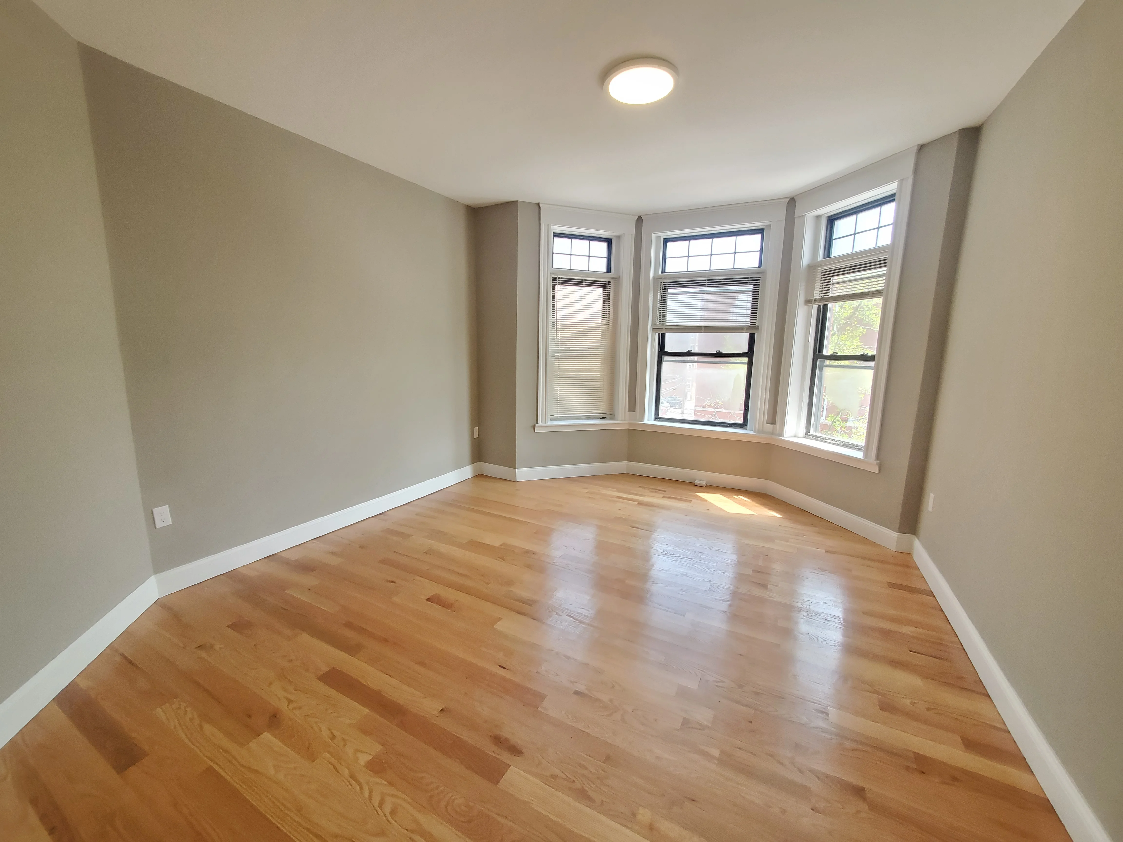 5 bed, 2 bath apartment for rent at 1914 Beacon St Unit 1, Brighton — photo 12 of 16