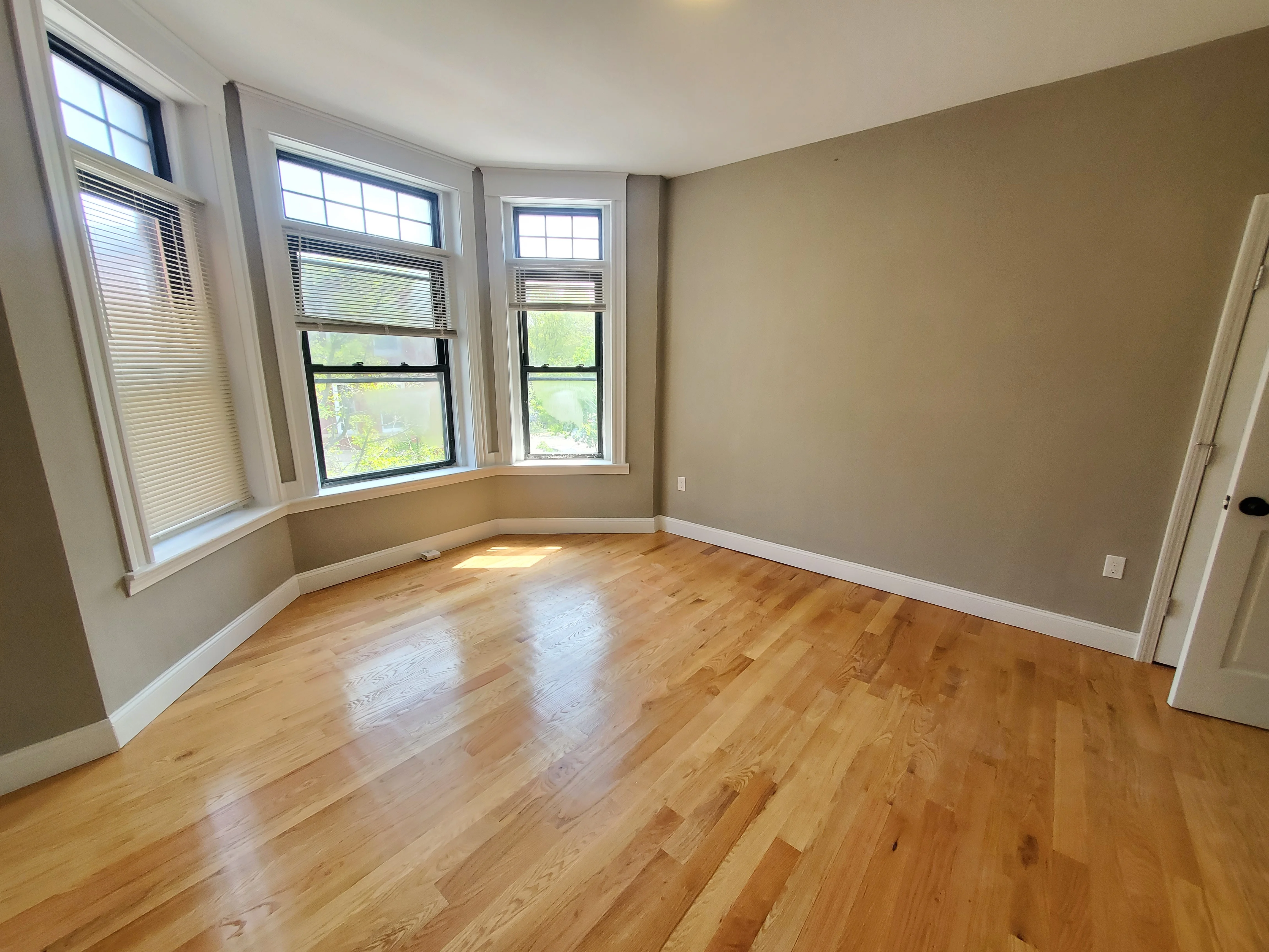 5 bed, 2 bath apartment for rent at 1914 Beacon St Unit 1, Brighton — photo 9 of 16