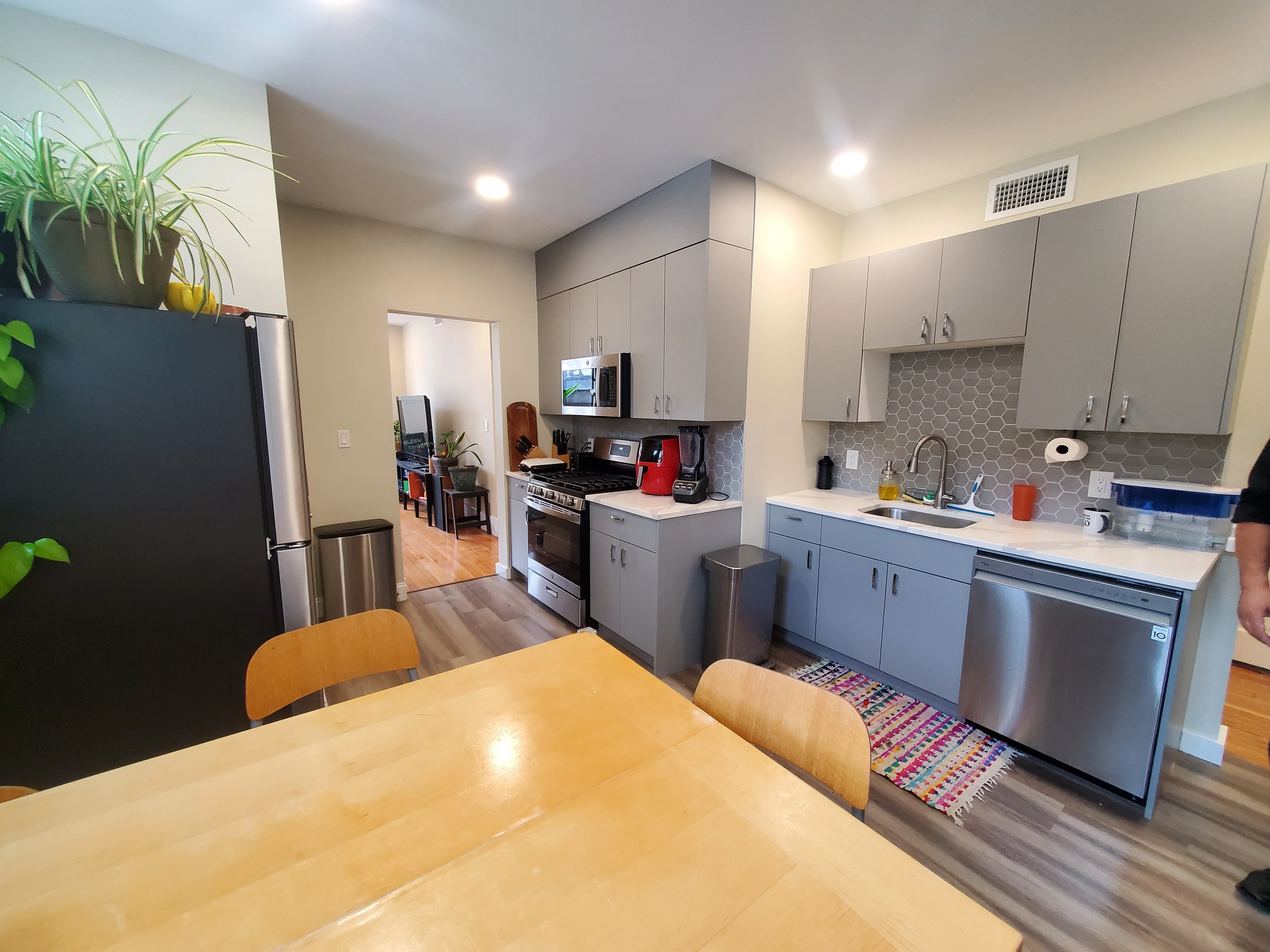 5 bed, 2 bath apartment for rent at 1914 Beacon St Unit 1, Brighton — photo 6 of 16