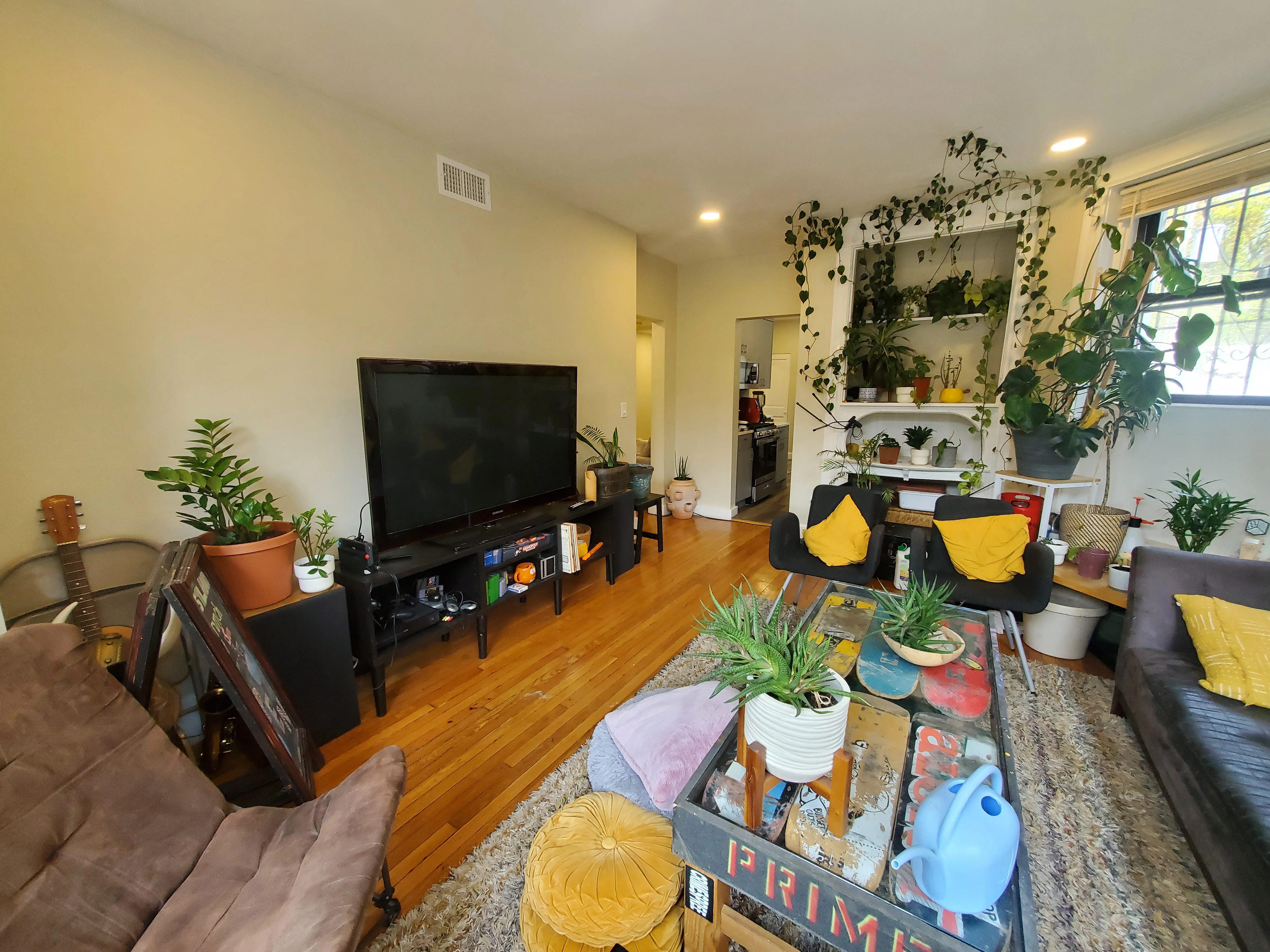 5 bed, 2 bath apartment for rent at 1914 Beacon St Unit 1, Brighton — photo 2 of 16
