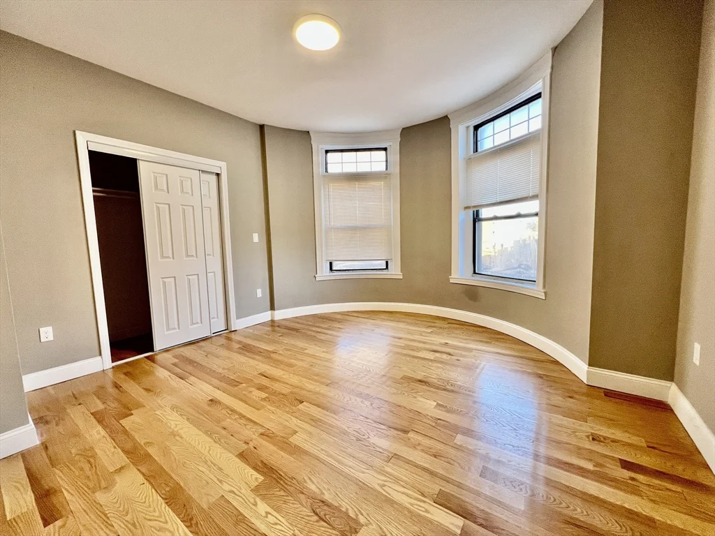 5 bed, 2 bath apartment for rent at 1914 Beacon St Unit 2, Brighton — photo 6 of 13