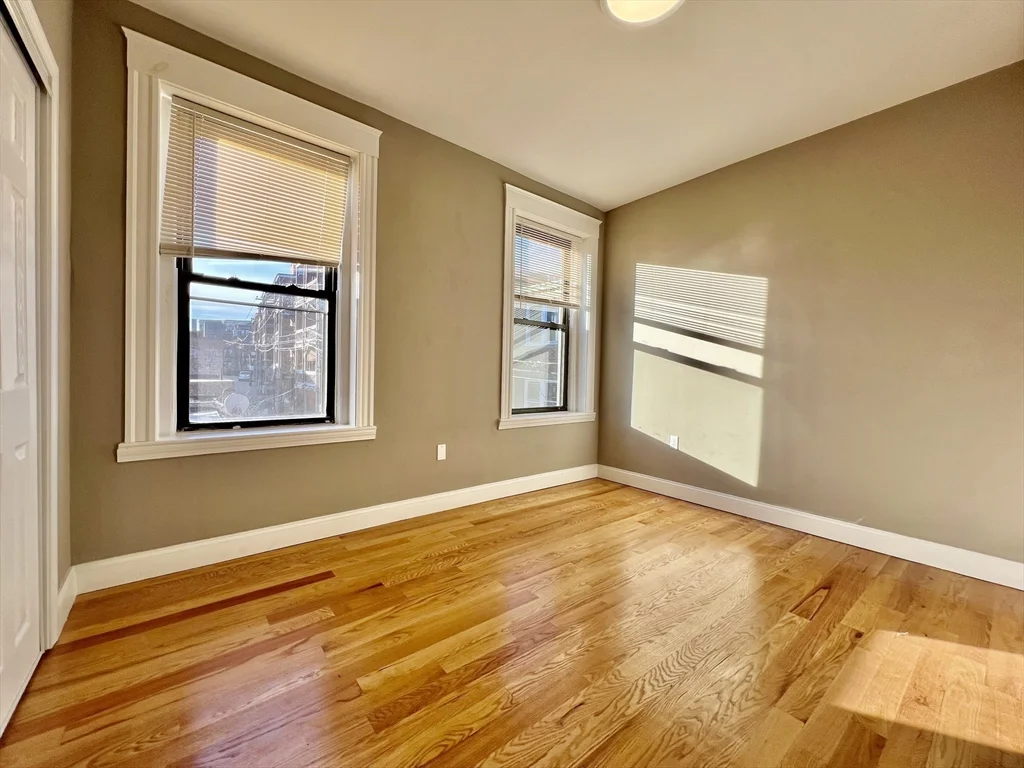 5 bed, 2 bath apartment for rent at 1914 Beacon St Unit 2, Brighton — photo 8 of 13