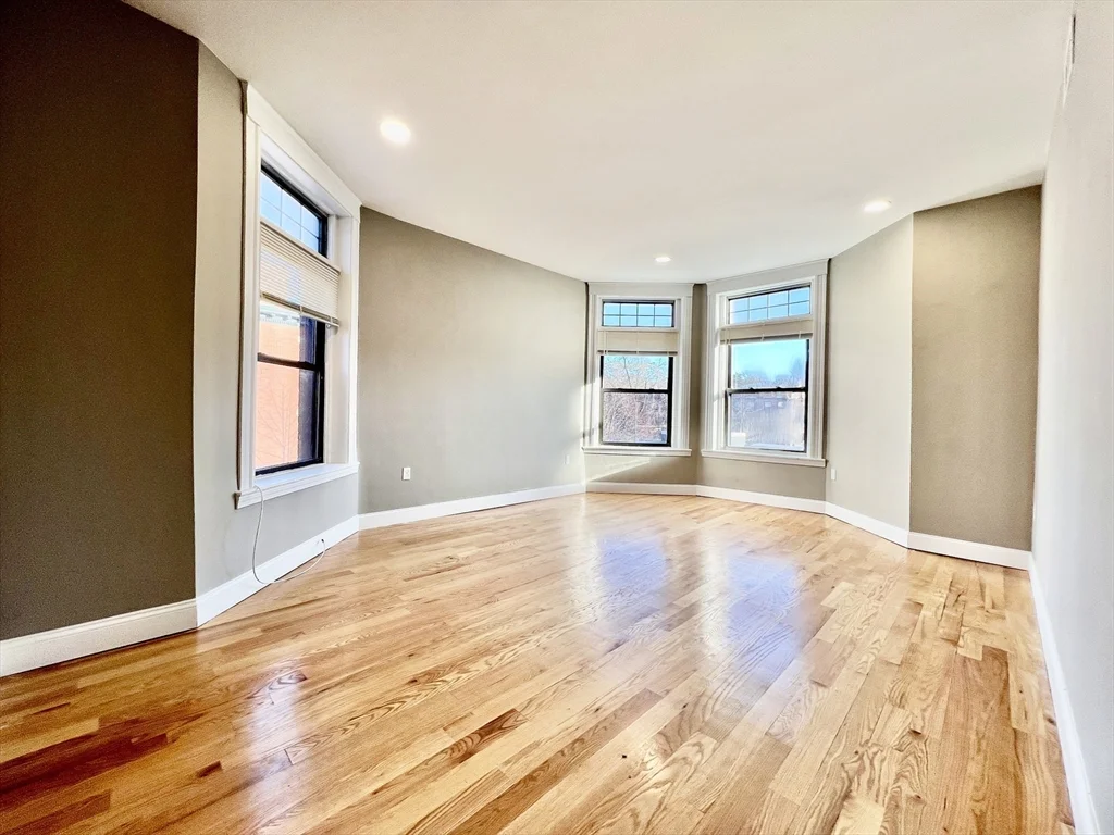 5 bed, 2 bath apartment for rent at 1914 Beacon St Unit 2, Brighton — photo 3 of 13