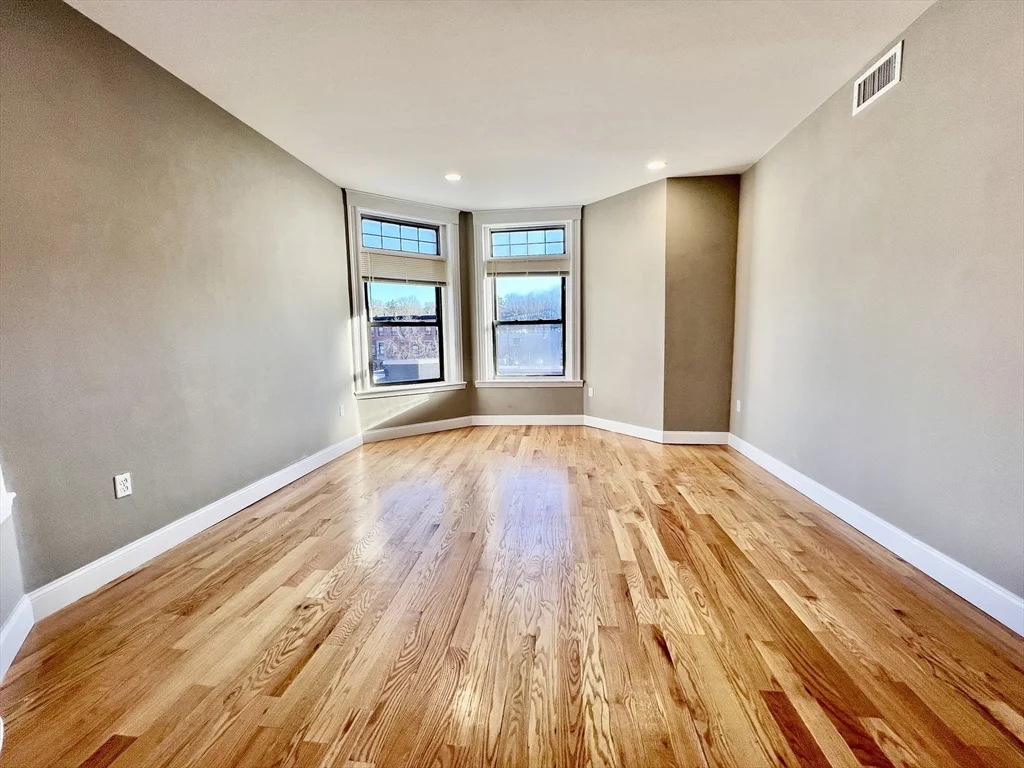 5 bed, 2 bath apartment for rent at 1914 Beacon St Unit 2, Brighton — photo 9 of 13