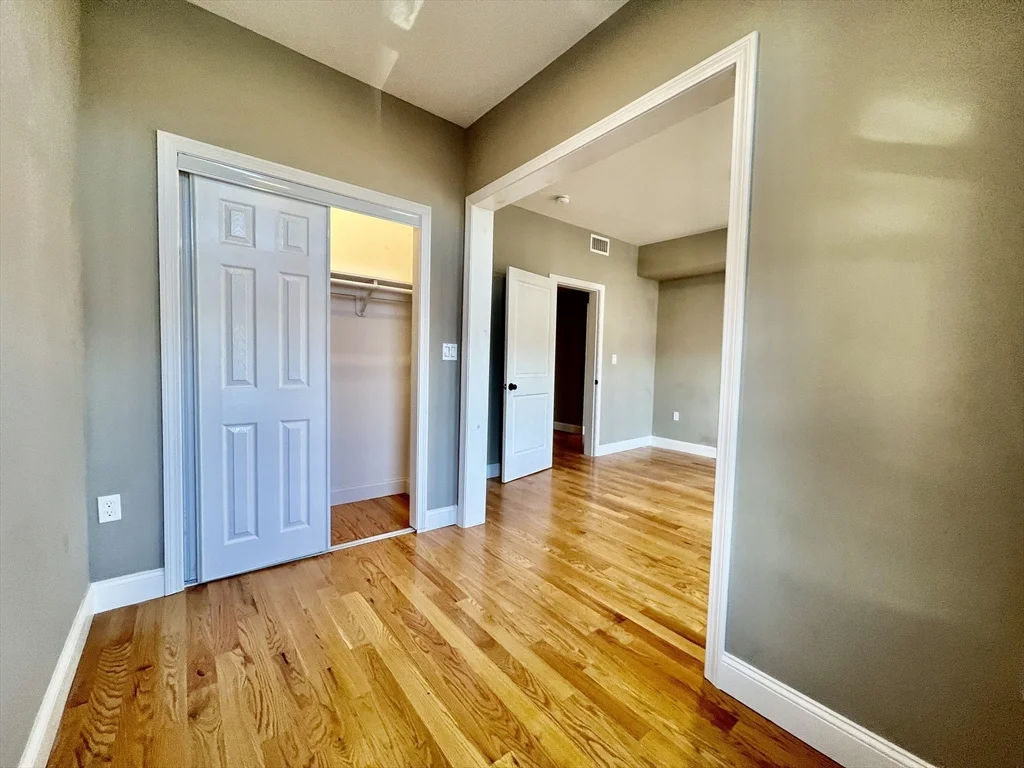 5 bed, 2 bath apartment for rent at 1914 Beacon St Unit 2, Brighton — photo 5 of 13
