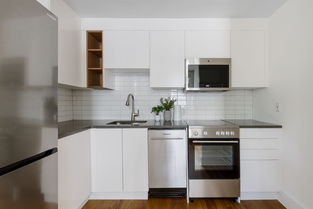 2 bed, 1 bath apartment for rent at 192 Appleton St Unit 1, West Cambridge — photo 1 of 9