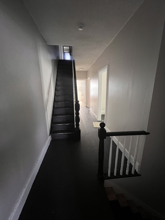 3 bed, 1 bath apartment for rent at 192 Beech St Unit 2, Holyoke — photo 5 of 6