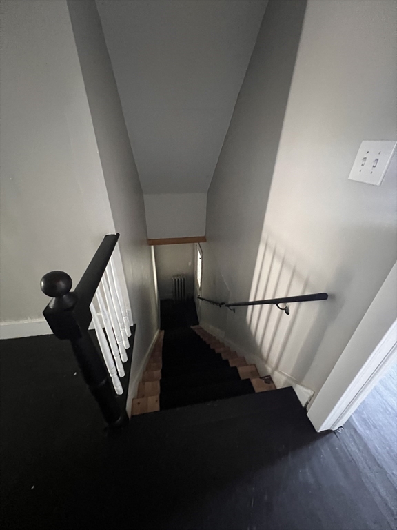 3 bed, 1 bath apartment for rent at 192 Beech St Unit 2, Holyoke — photo 4 of 6