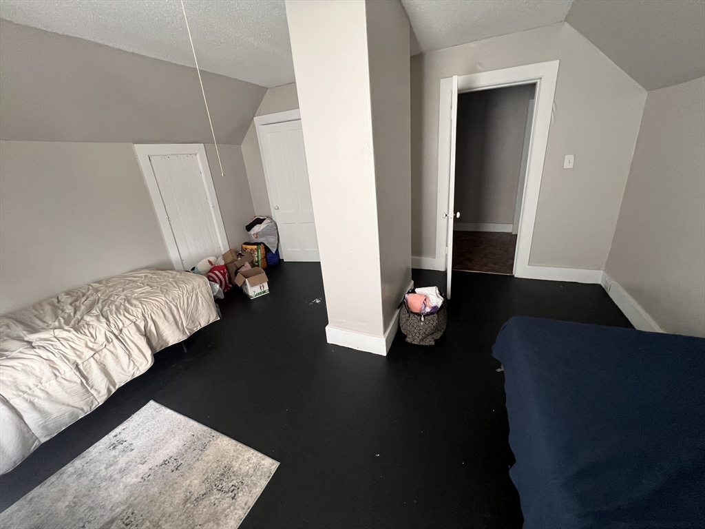 3 bed, 1 bath apartment for rent at 192 Beech St Unit 2, Holyoke — photo 1 of 6