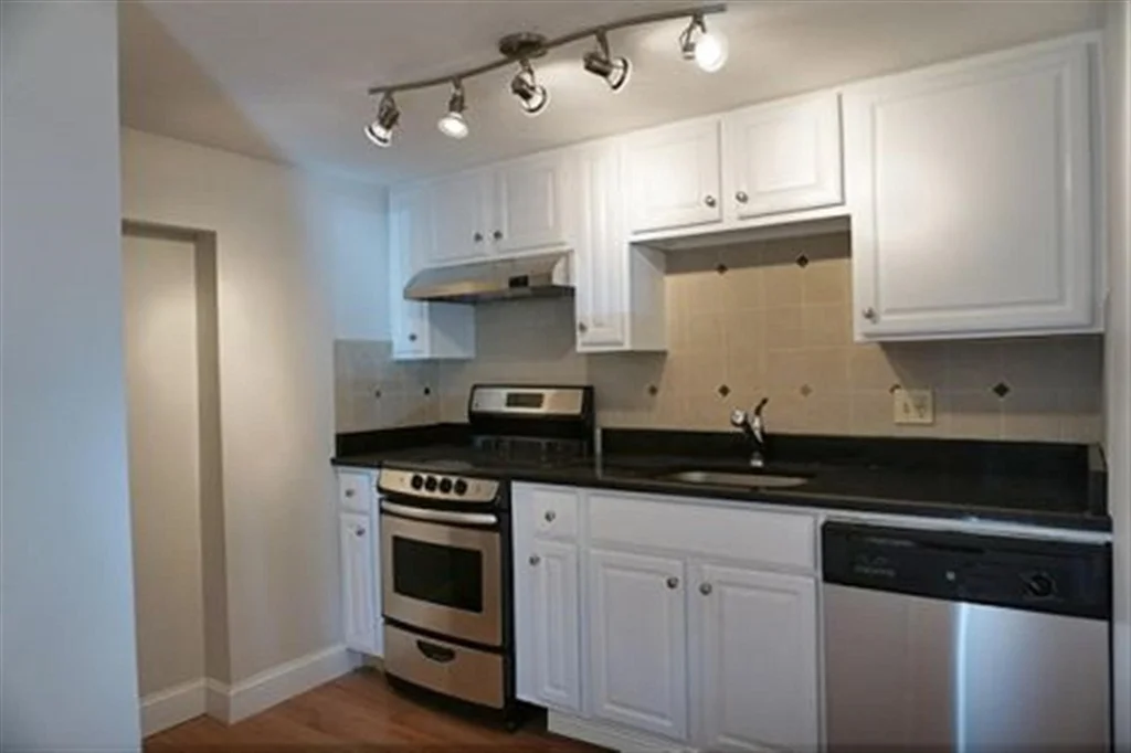 2 bed, 1 bath apartment for rent at 192 Central St Unit B, Magoun Square — photo 3 of 17