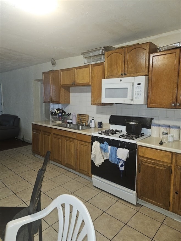 4 bed, 1 bath apartment for rent at 192 Chestnut St Unit 3, Chelsea — photo 4 of 11