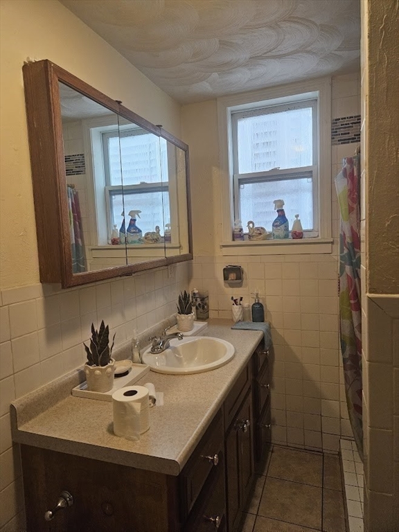 4 bed, 1 bath apartment for rent at 192 Chestnut St Unit 3, Chelsea — photo 10 of 11