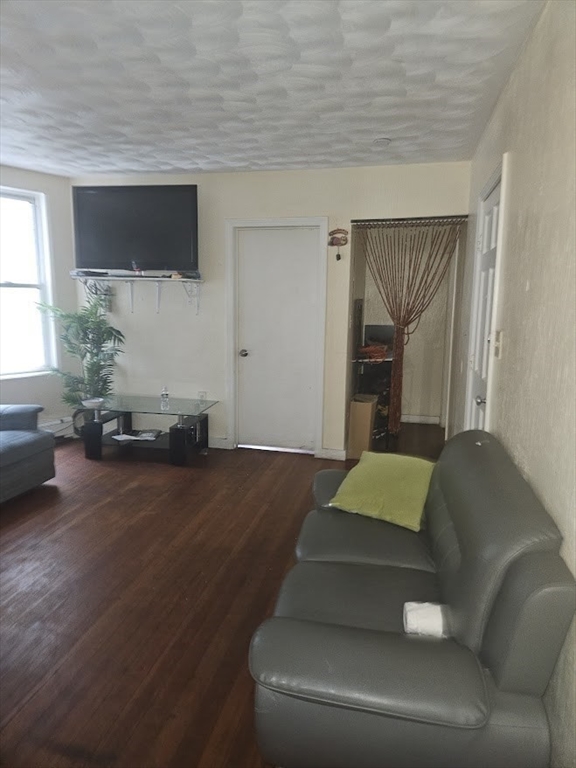 4 bed, 1 bath apartment for rent at 192 Chestnut St Unit 3, Chelsea — photo 3 of 11