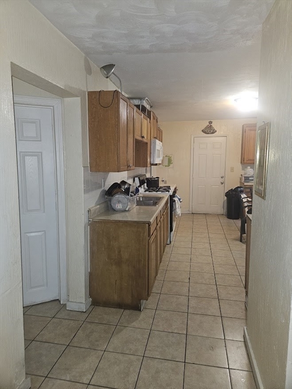 4 bed, 1 bath apartment for rent at 192 Chestnut St Unit 3, Chelsea — photo 5 of 11