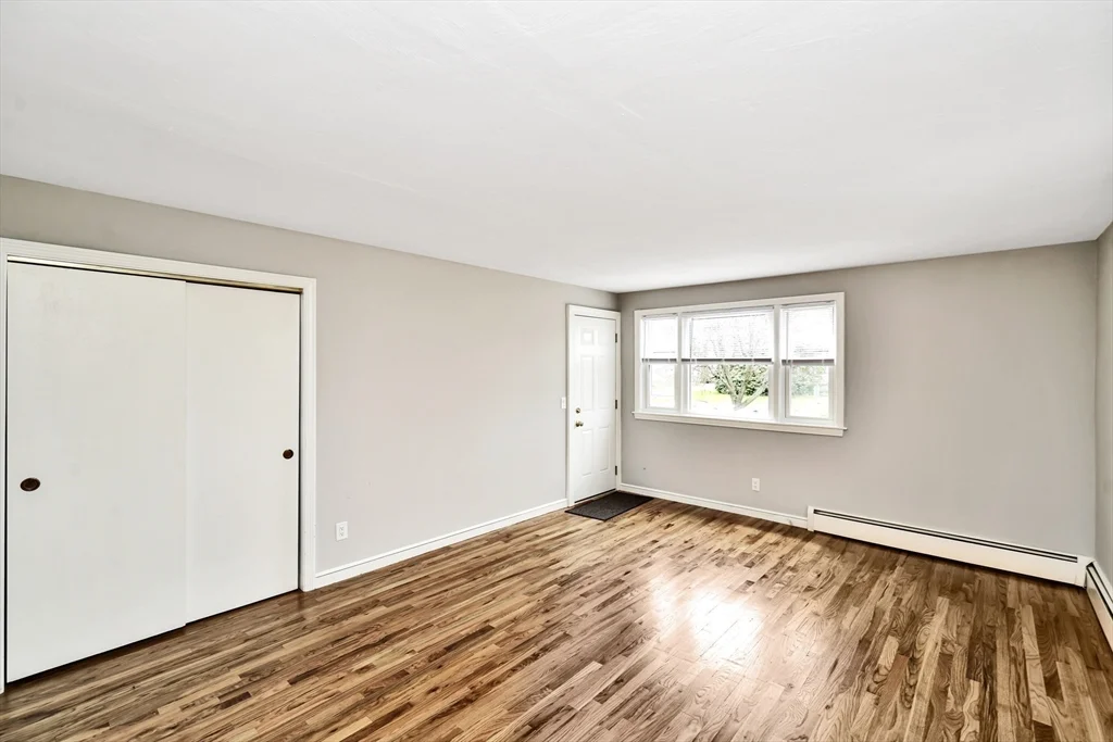 3 bed, 1 bath apartment for rent at 192 Fairmount Ave Unit 1, Hyde Park — photo 2 of 23