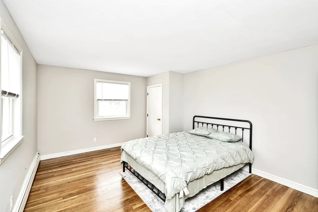 3 bed, 1 bath apartment for rent at 192 Fairmount Ave Unit 1, Hyde Park — photo 9 of 23