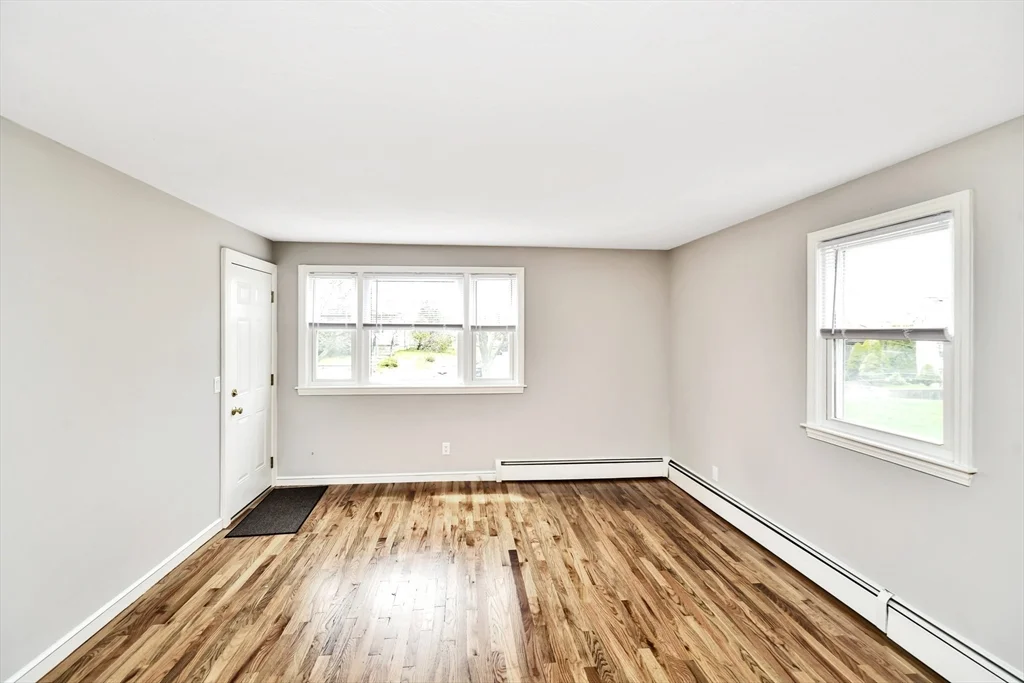3 bed, 1 bath apartment for rent at 192 Fairmount Ave Unit 1, Hyde Park — photo 4 of 23