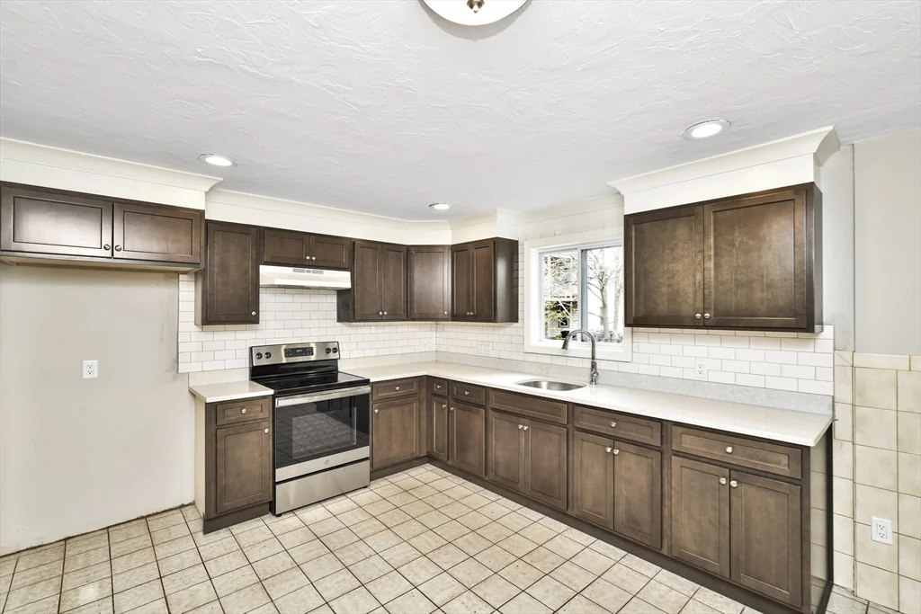 3 bed, 1 bath apartment for rent at 192 Fairmount Ave Unit 1, Hyde Park — photo 14 of 23