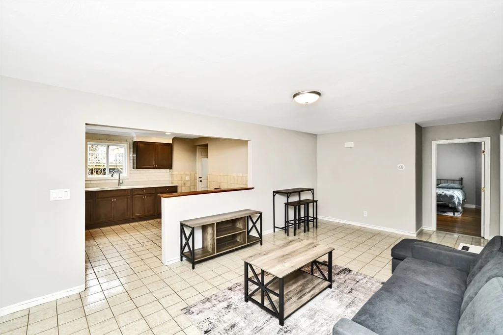 3 bed, 1 bath apartment for rent at 192 Fairmount Ave Unit 1, Hyde Park — photo 5 of 23