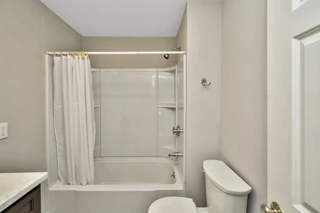 3 bed, 1 bath apartment for rent at 192 Fairmount Ave Unit 1, Hyde Park — photo 18 of 23