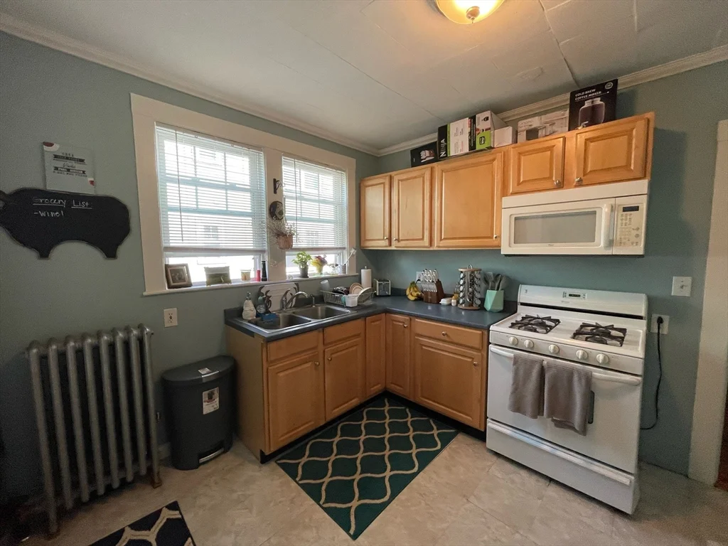 2 bed, 1 bath apartment for rent at 192 Florence St Unit 1, Roslindale — photo 9 of 12