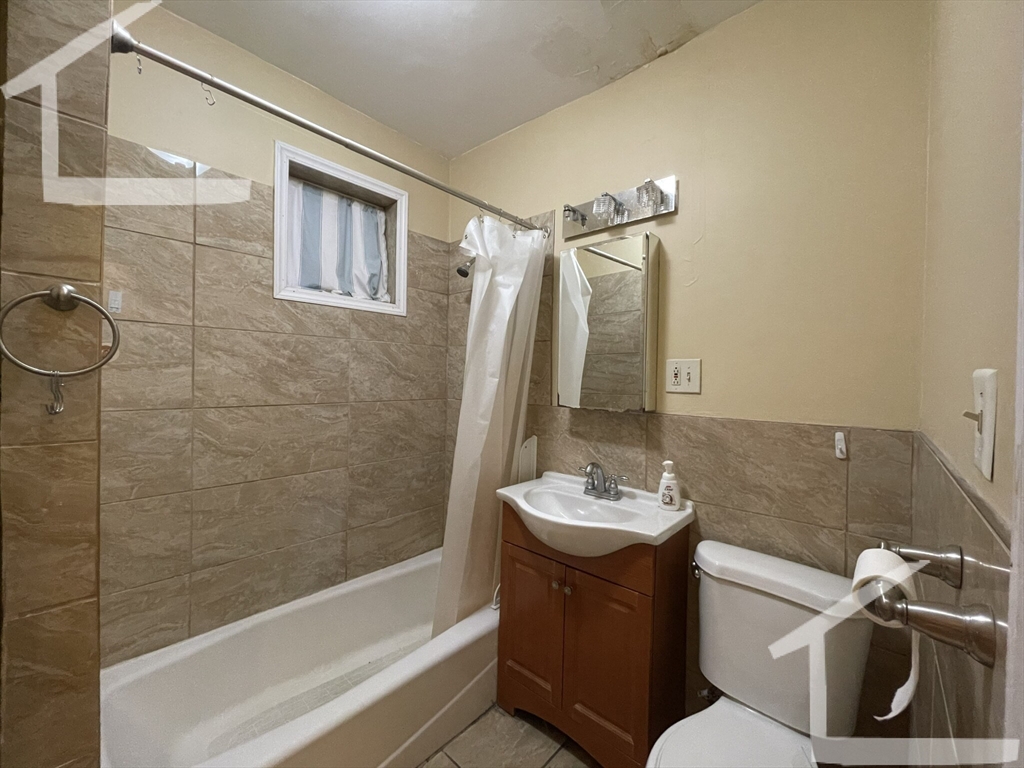 4 bed, 2 bath apartment for rent at 192 Kelton St Unit 1, Allston — photo 3 of 16
