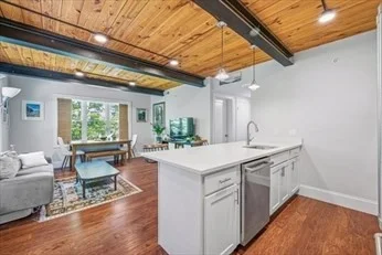 2 bed, 2 bath apartment for rent at 192 Raymond St Unit 4, Neighborhood Nine — photo 2 of 34