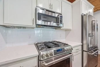 2 bed, 2 bath apartment for rent at 192 Raymond St Unit 4, Neighborhood Nine — photo 7 of 34