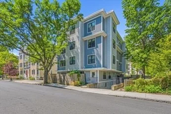 2 bed, 2 bath apartment for rent at 192 Raymond St Unit 4, Neighborhood Nine