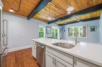2 bed, 2 bath apartment for rent at 192 Raymond St Unit 4, Neighborhood Nine — photo 6 of 34